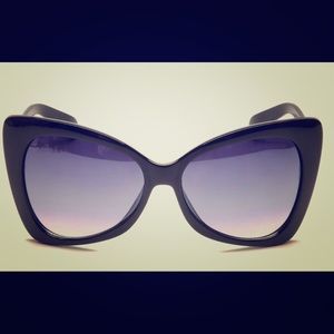 Luxury Fashion Sunglasses without a case- New